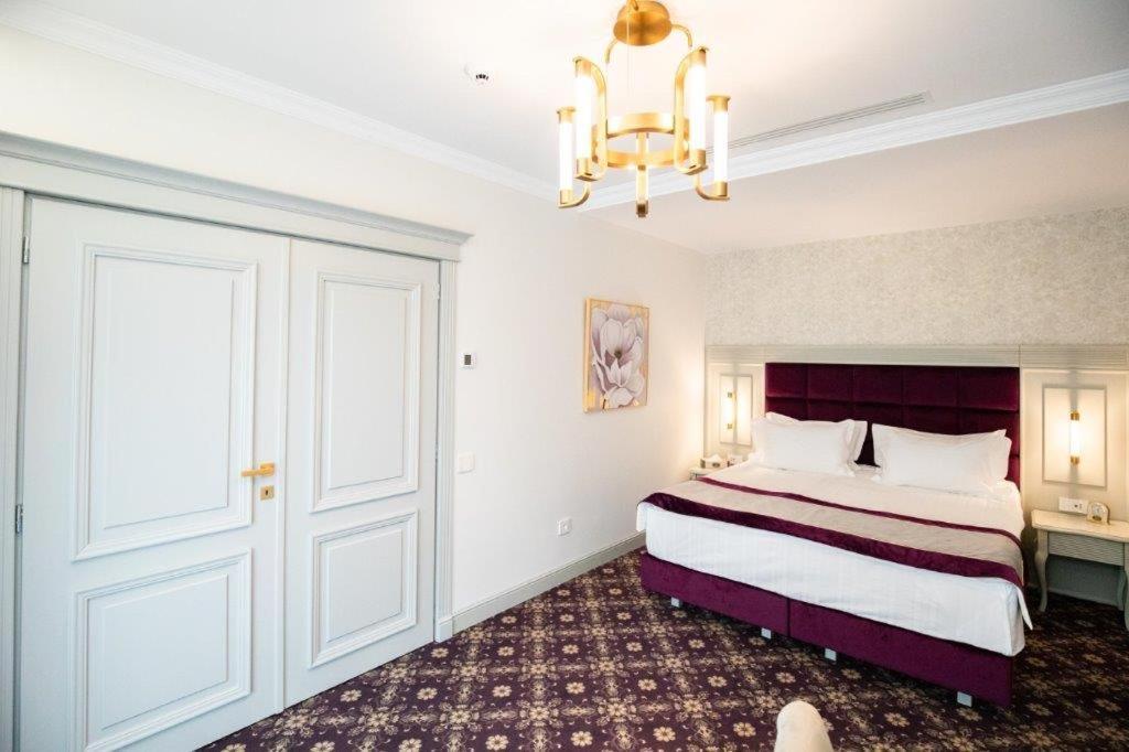 Hotel Foisorul Cu Flori Sinaia Extérieur photo