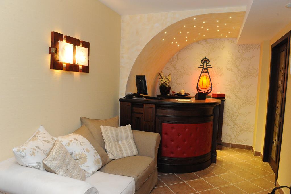 Hotel Foisorul Cu Flori Sinaia Extérieur photo