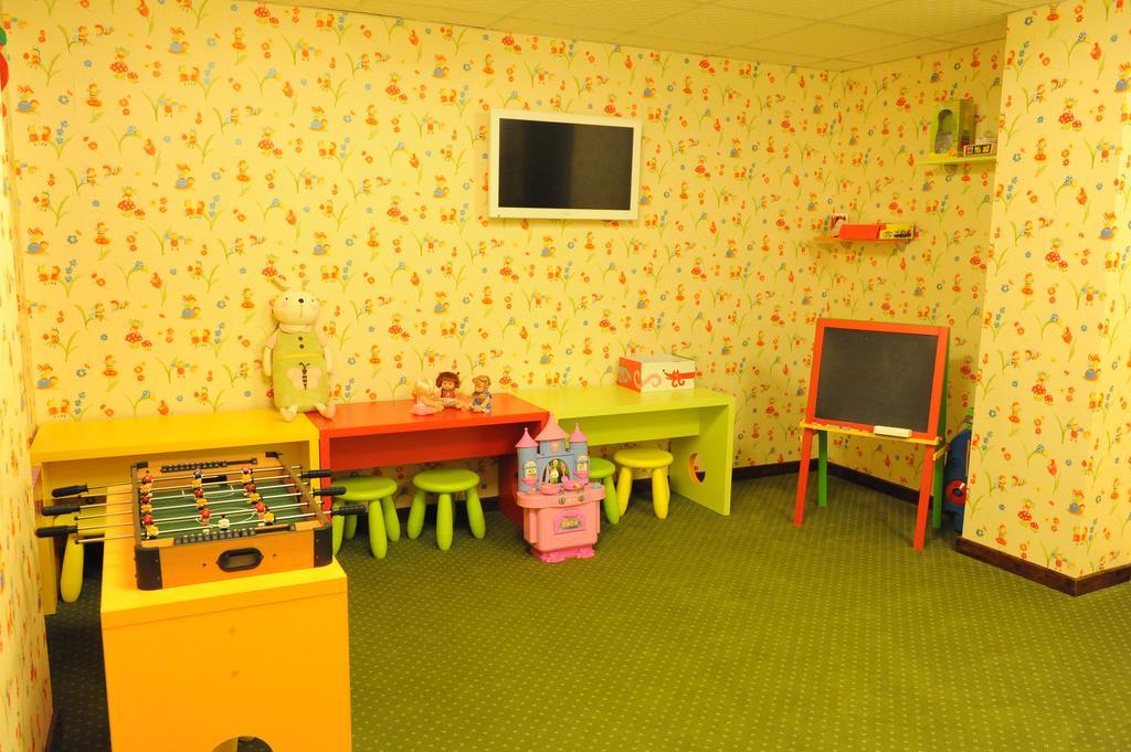 Hotel Foisorul Cu Flori Sinaia Extérieur photo