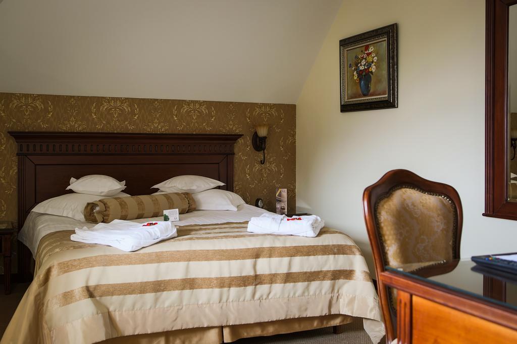 Hotel Foisorul Cu Flori Sinaia Extérieur photo