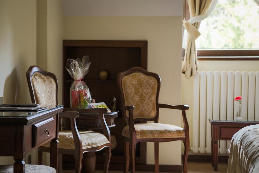 Hotel Foisorul Cu Flori Sinaia Extérieur photo