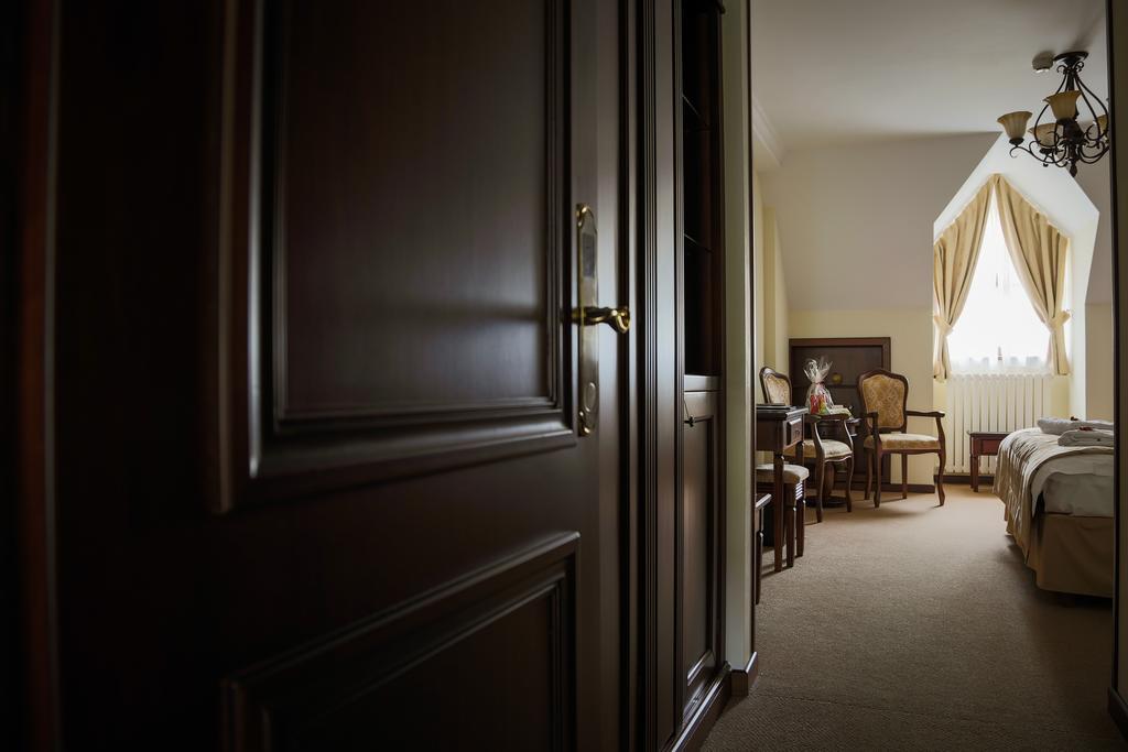 Hotel Foisorul Cu Flori Sinaia Extérieur photo