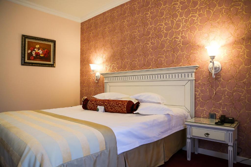 Hotel Foisorul Cu Flori Sinaia Extérieur photo