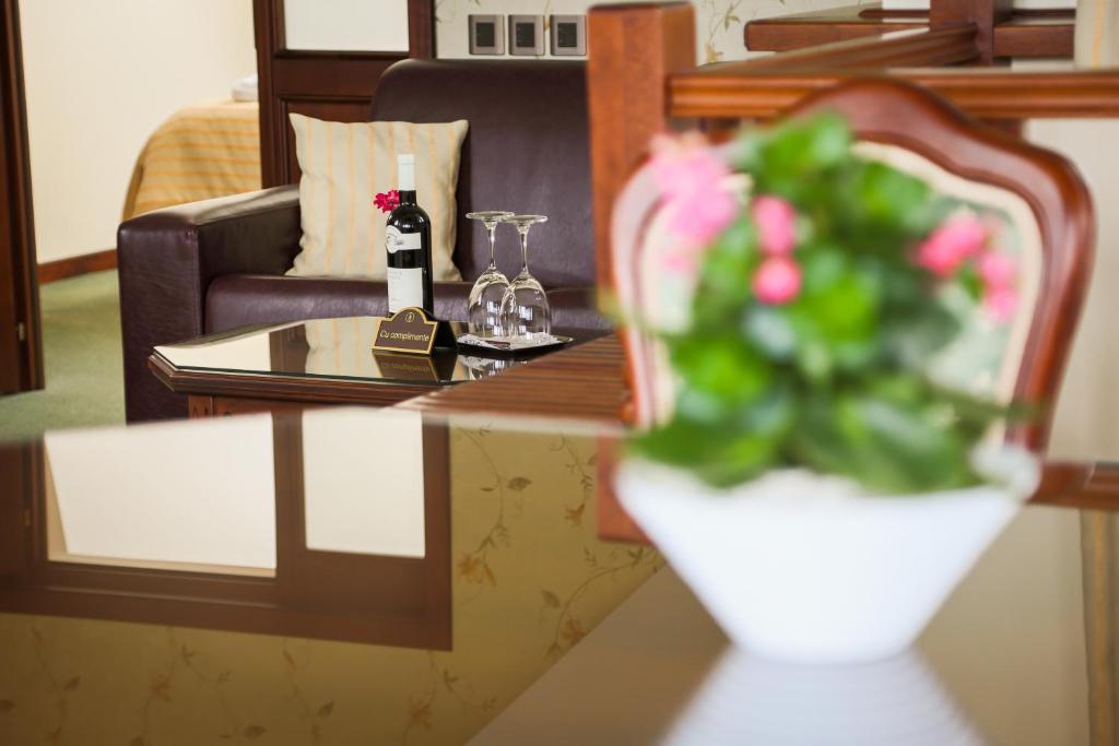 Hotel Foisorul Cu Flori Sinaia Extérieur photo
