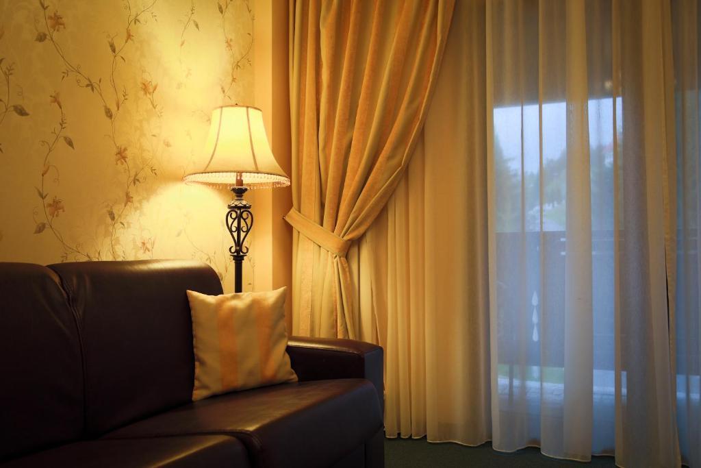 Hotel Foisorul Cu Flori Sinaia Extérieur photo