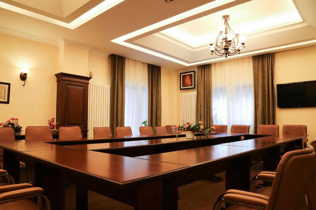 Hotel Foisorul Cu Flori Sinaia Extérieur photo