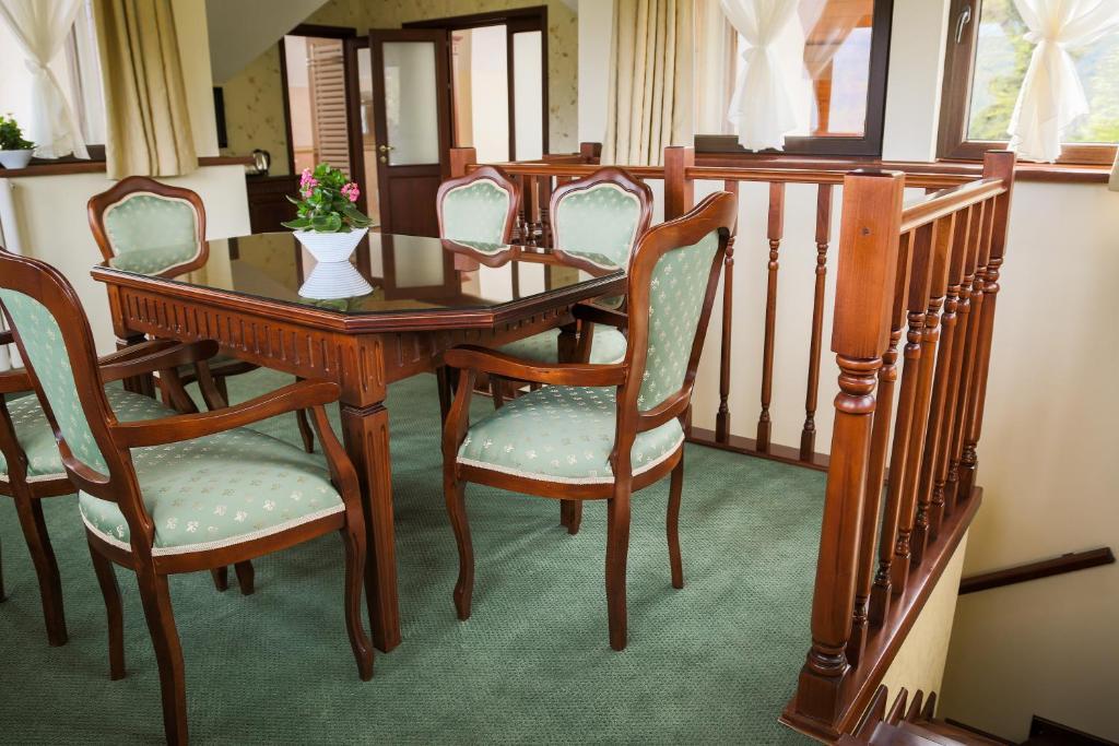 Hotel Foisorul Cu Flori Sinaia Extérieur photo
