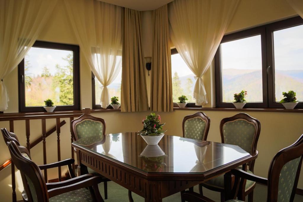 Hotel Foisorul Cu Flori Sinaia Extérieur photo